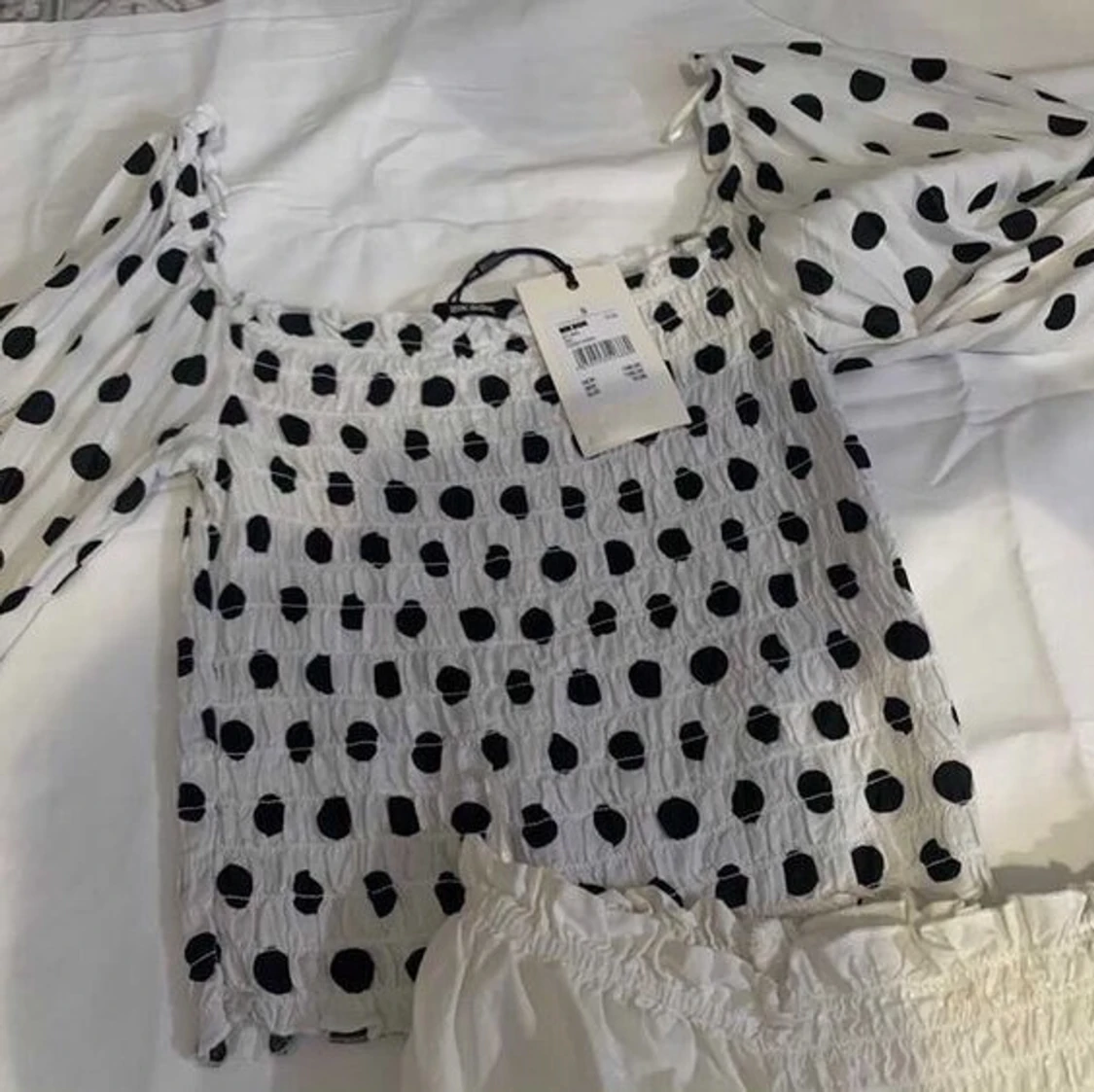 2blusar för 75kr styck helt nya! Prislappen är på - 91