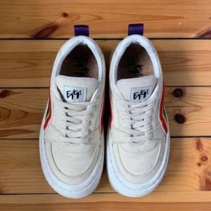 Eytys sonic canvas - Eytys sonic canvas, rainbow detail sneakers. Köpta här på plick, aldrig använda av mig pga fel storlek, men älskar de! Riktigt snygga och mycket bra skick. Frakten (100kr) ingår💖 