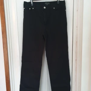 Jeans - Jeans i nyskick med dekor på bakfickorna