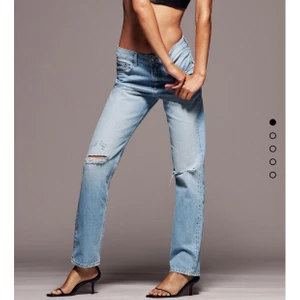 Zara full length jeans  - Helt oanvända jeans, slutsålda och alla tags kvar. Strl 38, något små i storleken. Så fina men passade inte som jag önskade 💕 köparen står för frakt 