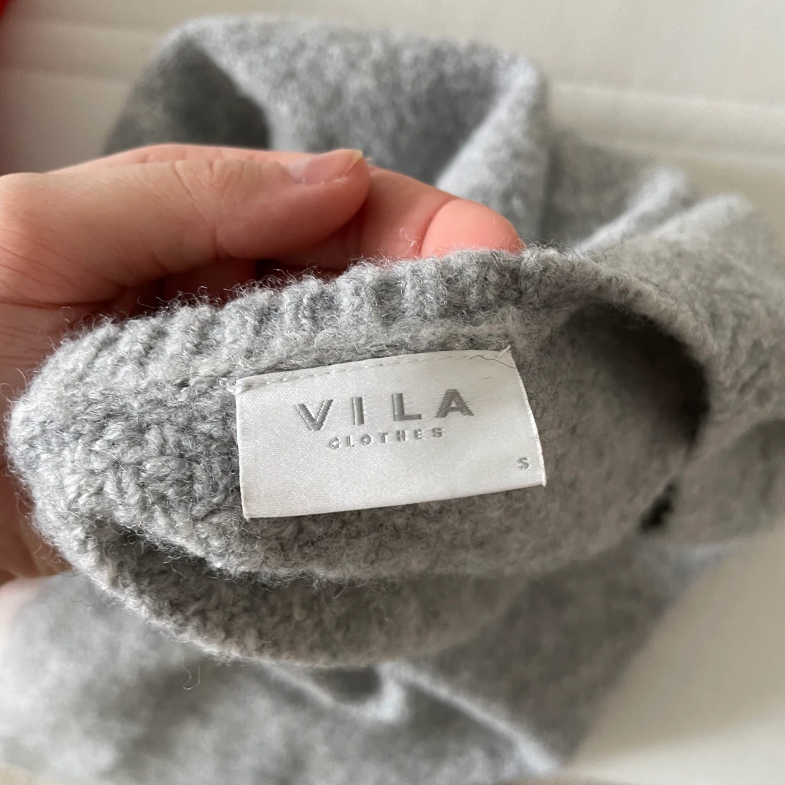 Grå stickad tröja  - 91