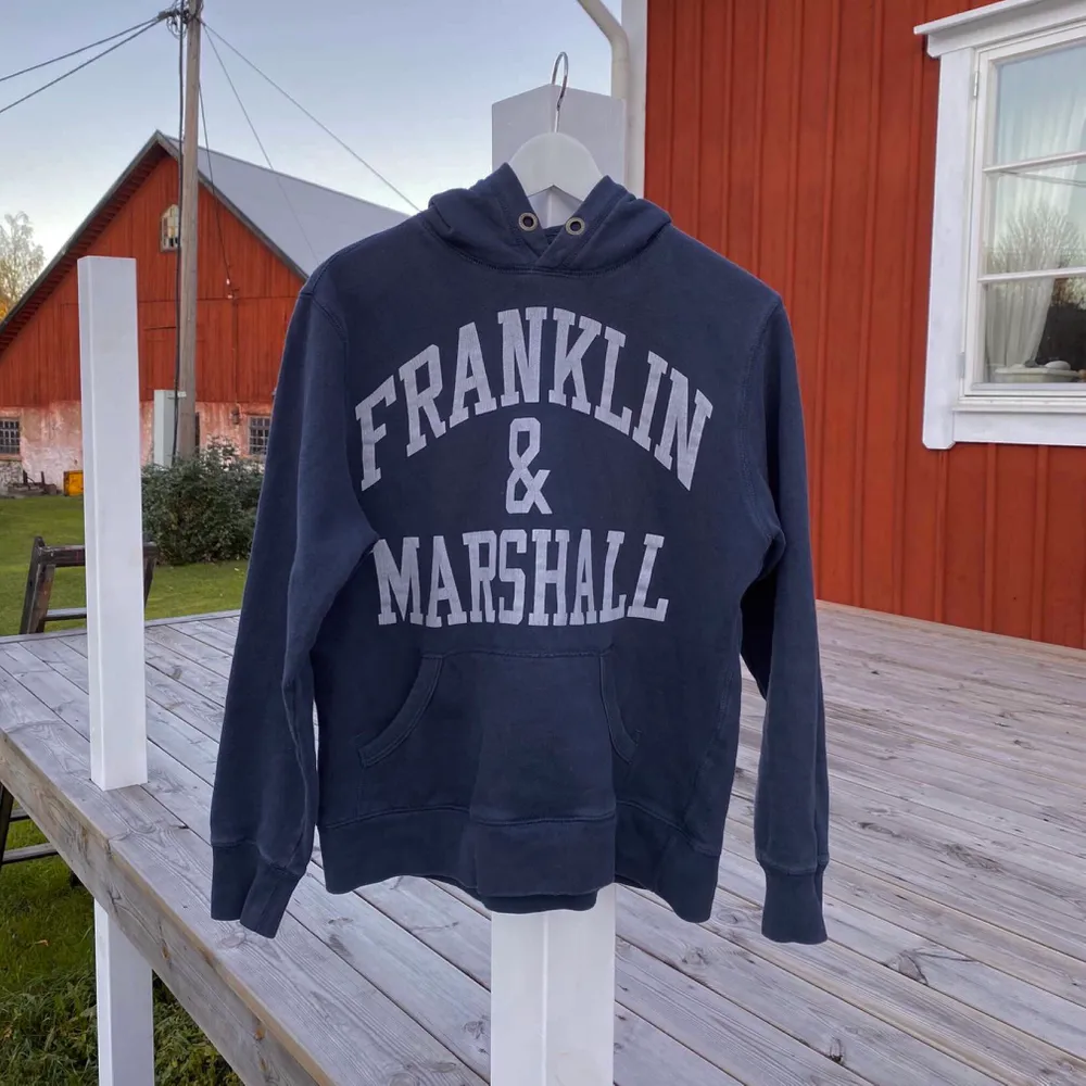 En helt vanlig, skön Franklin & Marshall hoodie😙. Hoodies.