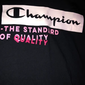 Champion t-shirt storlek L - Liten för att vara L skulle passa på M också