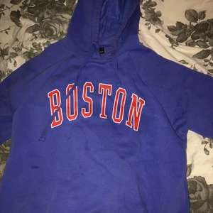 Hoddie Boston  - Skön tröja, lite over size                                                                Köpare står för frakt 