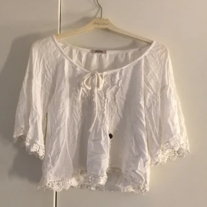 blus från tessie - köpt på tessie i göteborg några år sedan. knappt använd. frakt tillkommer 48kr-66kr. 