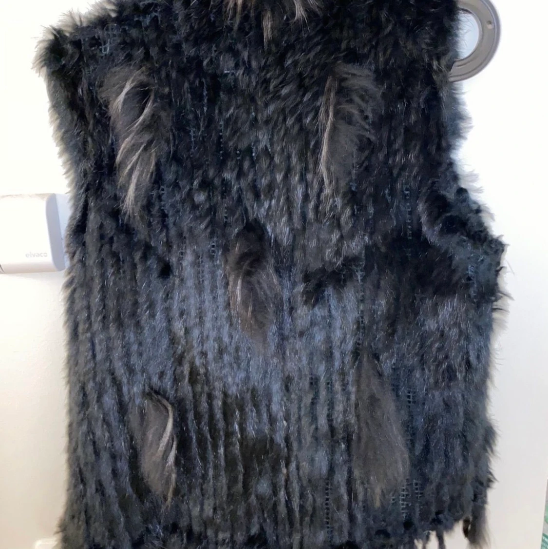 Svart pälsväst  - 90