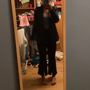 Kavaj från Missguided - Fin svartkavaj från Missguided i storlek 34. Kavajen är helt oanvänd. Passar både till vardags och lite festligare tillställningar. Köpare står för frakt.