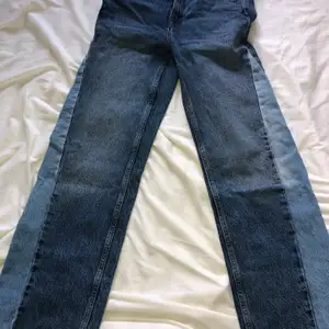 Skit coola jeans från bikbok! Säljer för dem tyvärr inte passar längre. Dem är i storlek S! Säljer för 250kr inkl frakt! Kan även mötas upp i Linköping ! 