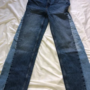 Jeans från Bikbok!  - Skit coola jeans från bikbok! Säljer för dem tyvärr inte passar längre. Dem är i storlek S! Säljer för 250kr inkl frakt! Kan även mötas upp i Linköping ! 