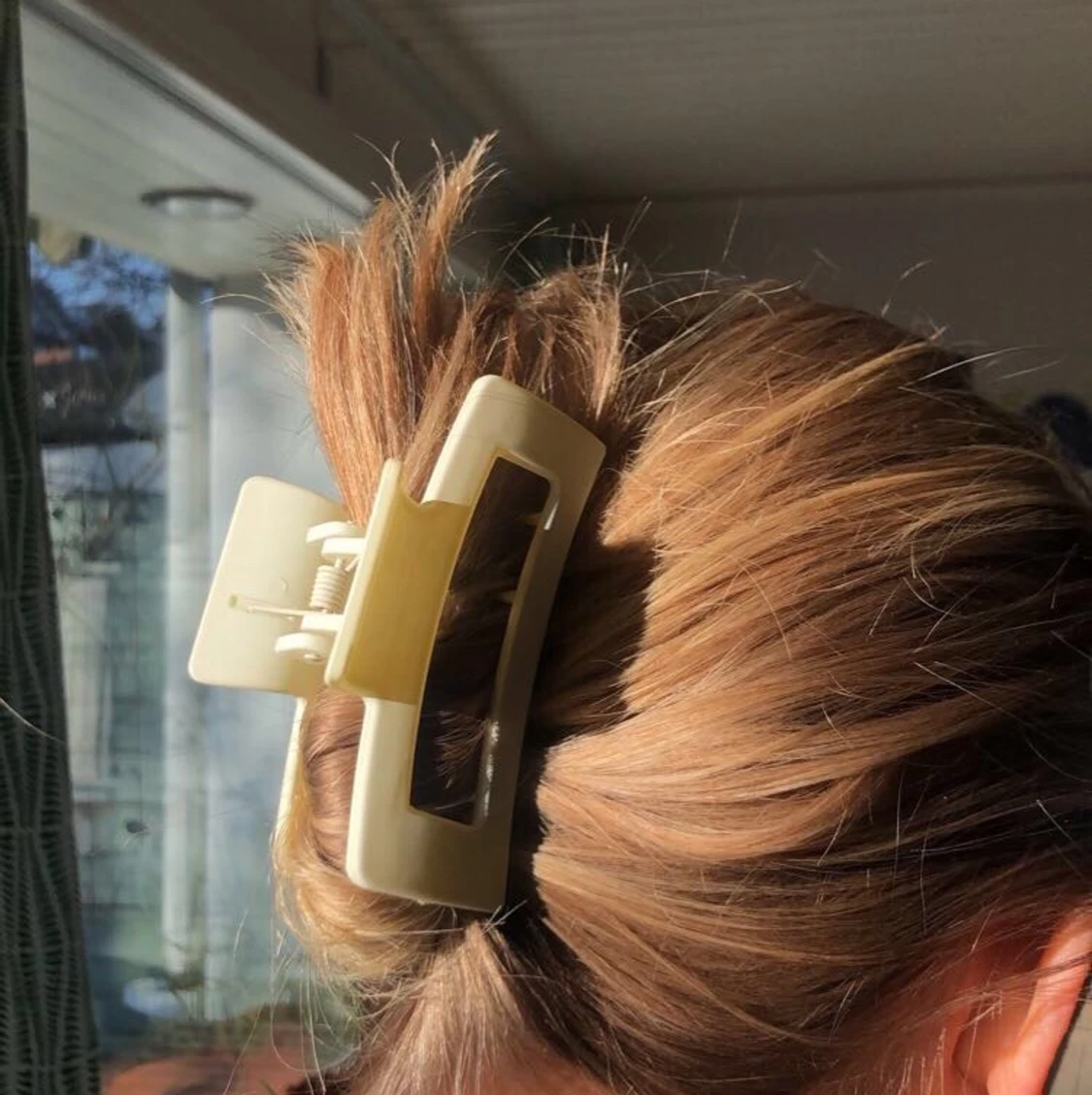 Vit hårklämma 