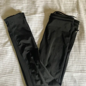 Svarta träningstights - Svara träningstights. Andvända men i okej skick
