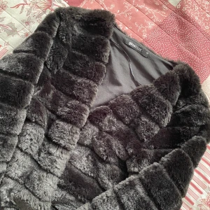 pälsjacka - 60kr, stl xs