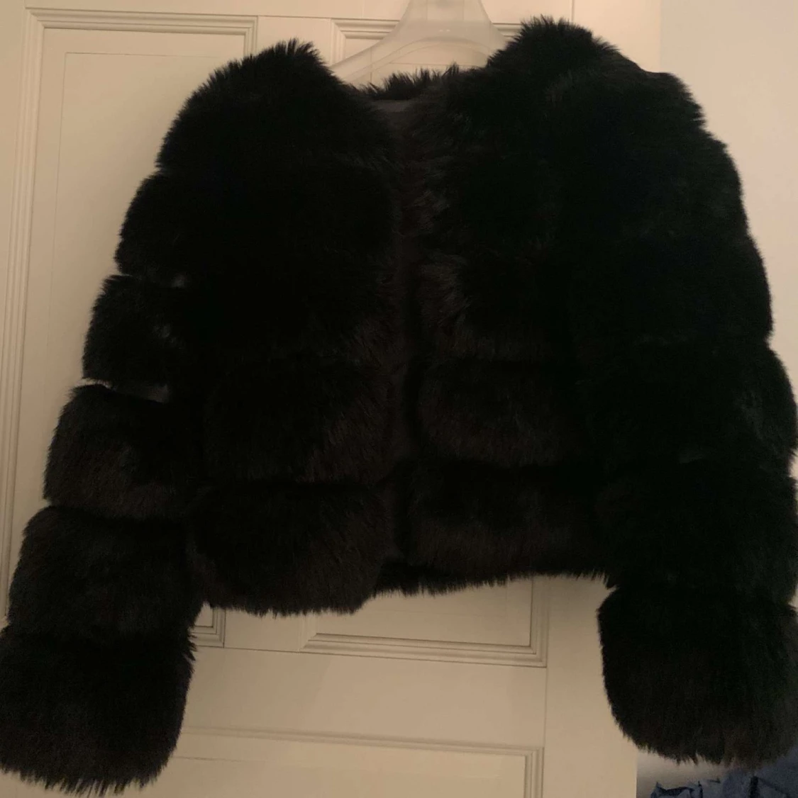 Svart päls jacka  - 90