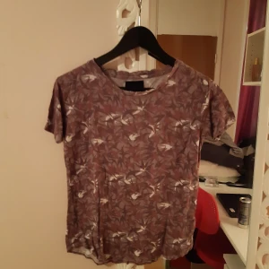 T-shirt  - T-shirt ganska fint och vanlig