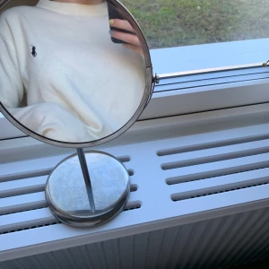 Ralph Lauren tröja - En stickad tröja från Ralph Lauren, den har ett hål i armhålan som ni ser på bild 3. Men inget man tänker på.