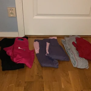 Underställ - 3 sätt underställ. Paket pris 175kr. Lila/rosa underställ är storlek 146-152. Grå/röd är storlek L ( passar mig som är smal och ca 170). Rosa/svart undersäll, byxorna har ull i sig och regält varma, dom fryser man inte med, tröjan är som vanligt; storlek 152.