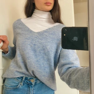 Babyblå Mjuk Sweater, multifunktion  - Babyblå mjuk sweater, passar i olika stilar. Aningen oversize och mycket varm och töjbar!