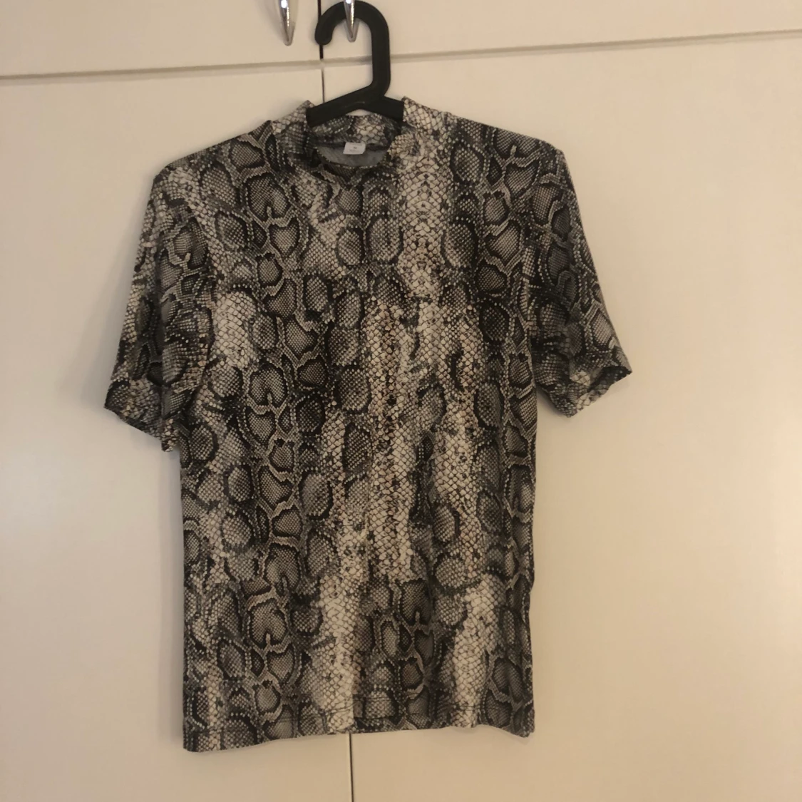 Tröja med orm mönster  