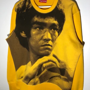 Supreme x Bruce Lee Crewneck - Supreme x Bruce Lee crewneck från FW13! Condition 9/10 storlek: M