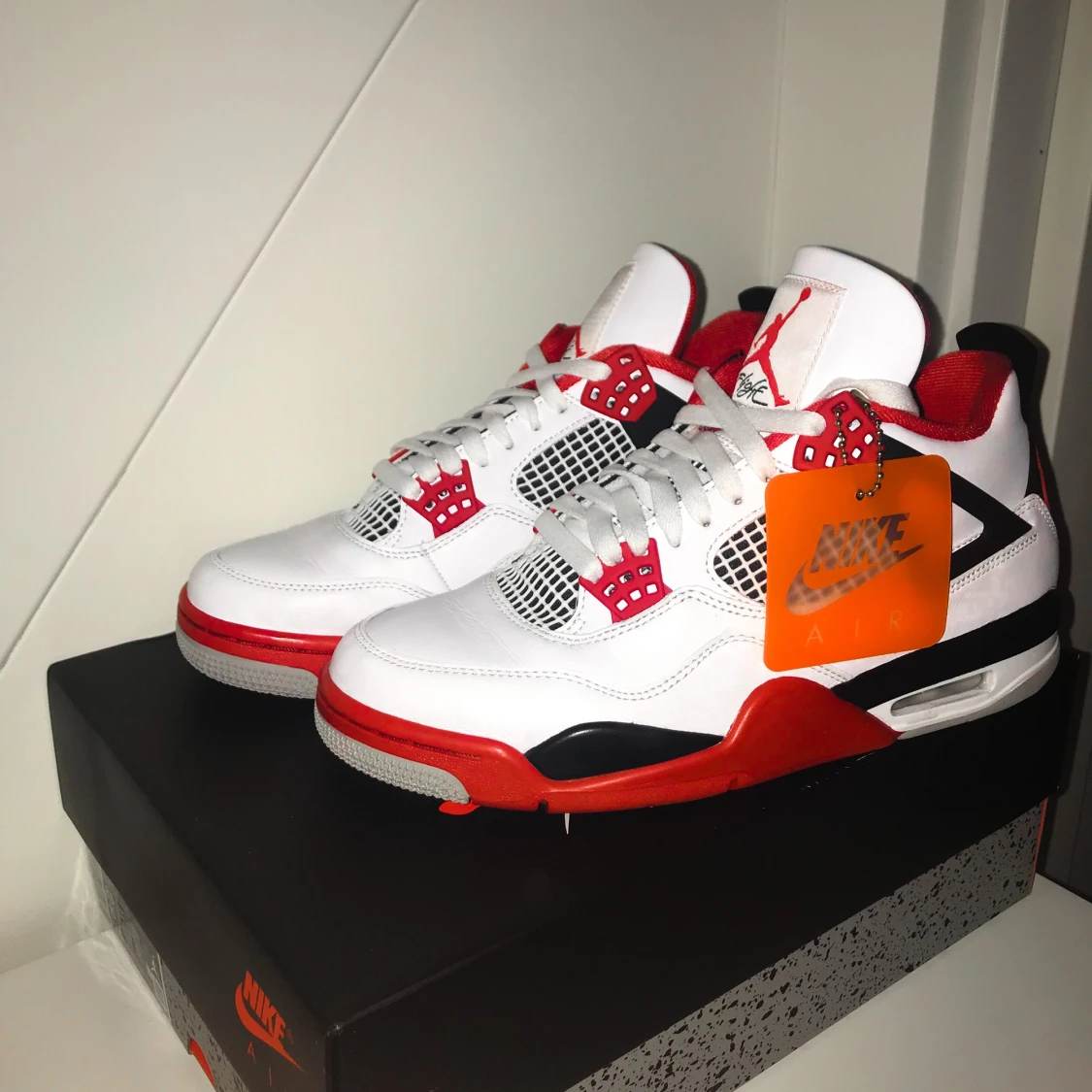 Jordan 4 fire red. Storlek 42