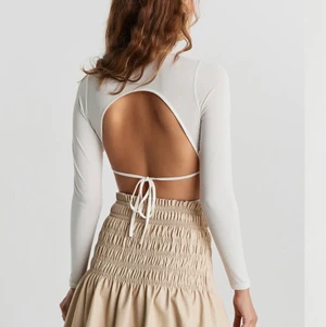 Beige kjol från Gina Tricot  - Aldrig använd!!! Charlotta PU skirt från Gina i storlek S. Köpt för 399kr. Slutsåld på hemsidan.