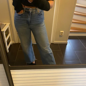 Jeans från Zara - Säljer nu ett par fräscha jeans från zara i storlek 34, som inte kommer till användning 