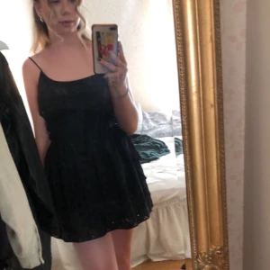 Söt klänning - Klänning från Zara, st S, knappt använd, köpte står för frakt!🥰