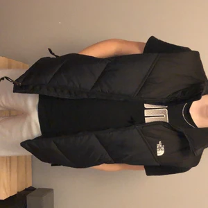 North face väst  - Säljer nu denna north face väst i storlek M herr. Jätte fint skick och bara testad! 