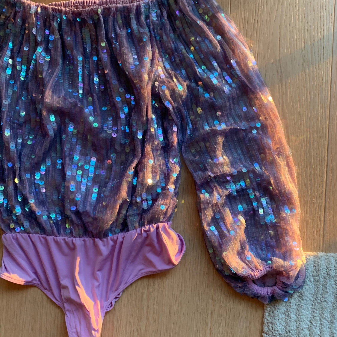 Glittrig off shoulder Blus / Body  - 90