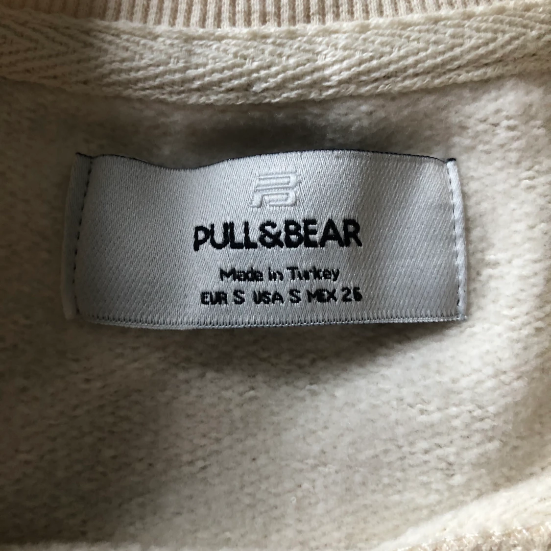 Vit croppad tjocktröja från pull&bear😊 - 90