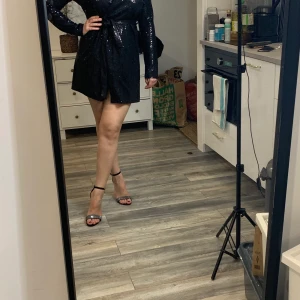 Paljettklänning  - Snygg paljettklänning använd en gång