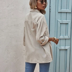 En blus med färgen kaki🤍 - En enkel blus med färgen kaki, köpt från shein och använt 1-2 gånger. Blusen är i bra sick. Kan skicka tydligare/ bättre bilder vid intresse 🤍