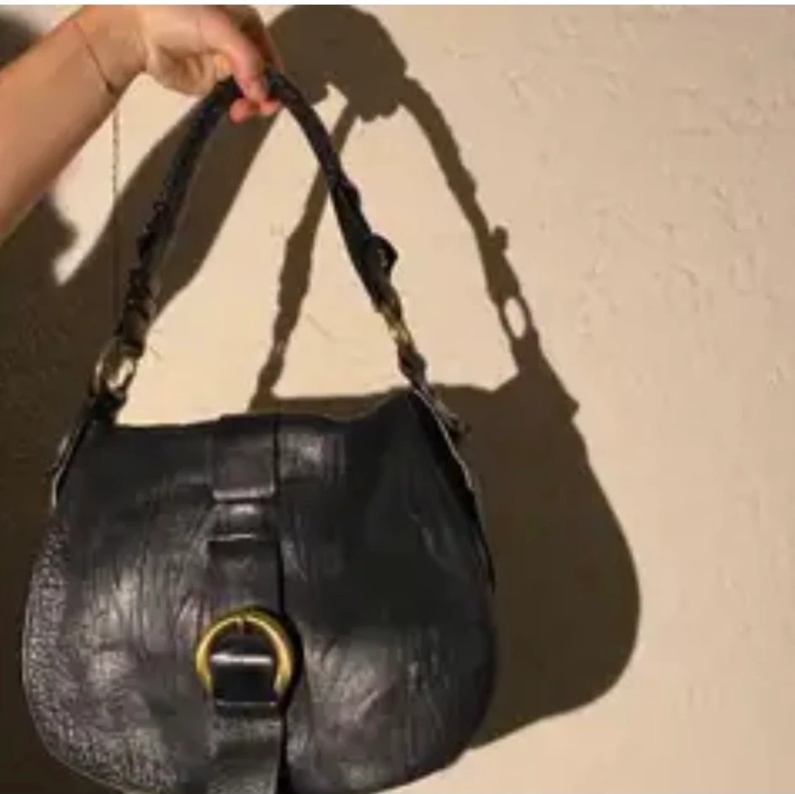 rymlig och snygg axelväska!!