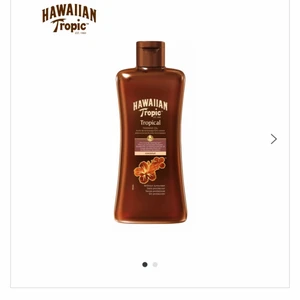 Hawaiian Tropic - Säljer min Hawaiian Tropic oil, köptes på kicks i sommar för 80kr och säljer den för 70kr. Använd förtal gånger och så gott som ny. Den ger effekt bara efter ett tag ute i solen, luktar även gott.
