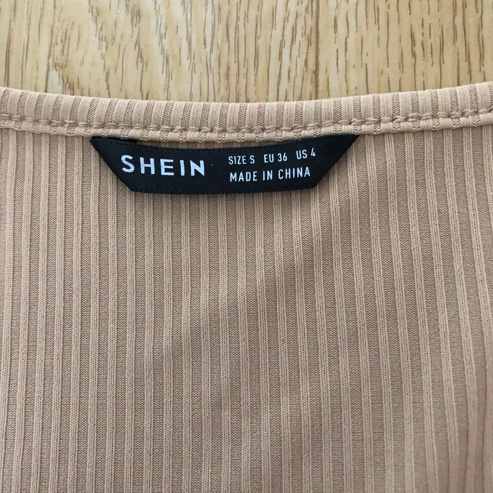 Långärmad tröja i storlek S från Shein. Aldrig använd. Färg aprikos. . Toppar.