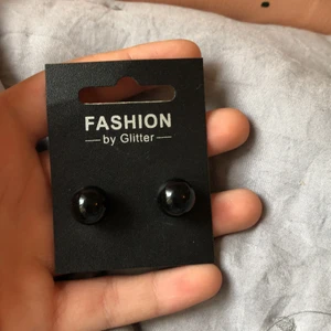 Örhängen - Fina runda örhängen 