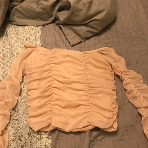 Topp - Säljer en rosa topp i storlek S/M. Har inte använt den på ett tag. Tvättas innan den säljs 