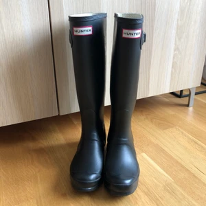 Hunter Stövlar  - Säljer ett par snygga Hunter-stövlar i fint skick! Kommer ej längre till användning! 