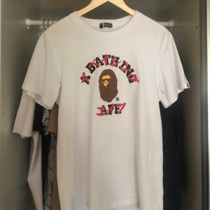 Bape T-Shirt -  i väldigt bra skick. Skriv gärna om du har några funderingar. Kan eventuellt ta emot byten.