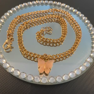 Halsband  - Säljer för den inte passar mig längre. Lägg bud!