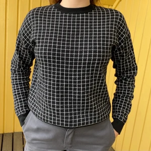 Simple basic black  - Sweater 