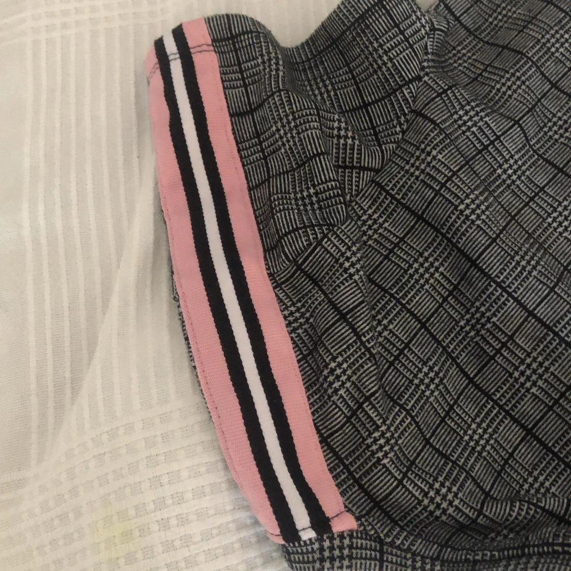 En rutig lite tjockare t-shirt  - 91