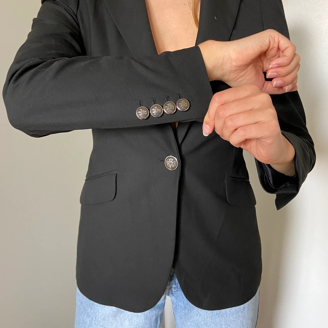 Svart kavaj, Zara. Axeldetalj. - 90