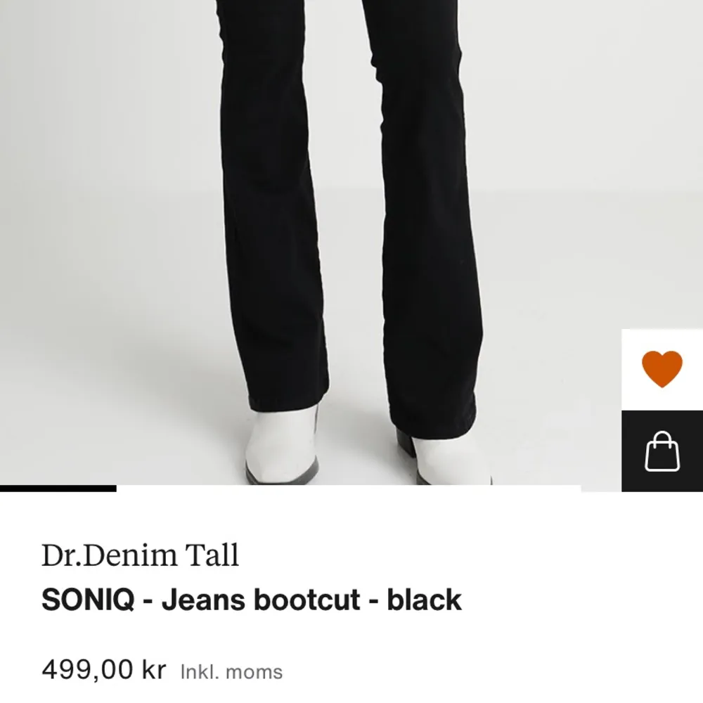 dr denim jeans med flare från zalando så fina, säljer för 200 kr plus frakt som köparen står för:). Jeans & Byxor.