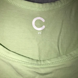 Cubus - Aldrig använt pga att de inte är min stil, är i storlek xs. Färg: pistage färg.  Pris kan diskuteras vid behov!