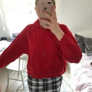 Hoodie  - Från Monki 🤍🤍