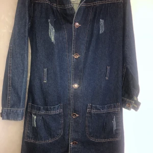 G-star jeans jacka - Jackan är lång variant matrialen är geans och är oanvänd 