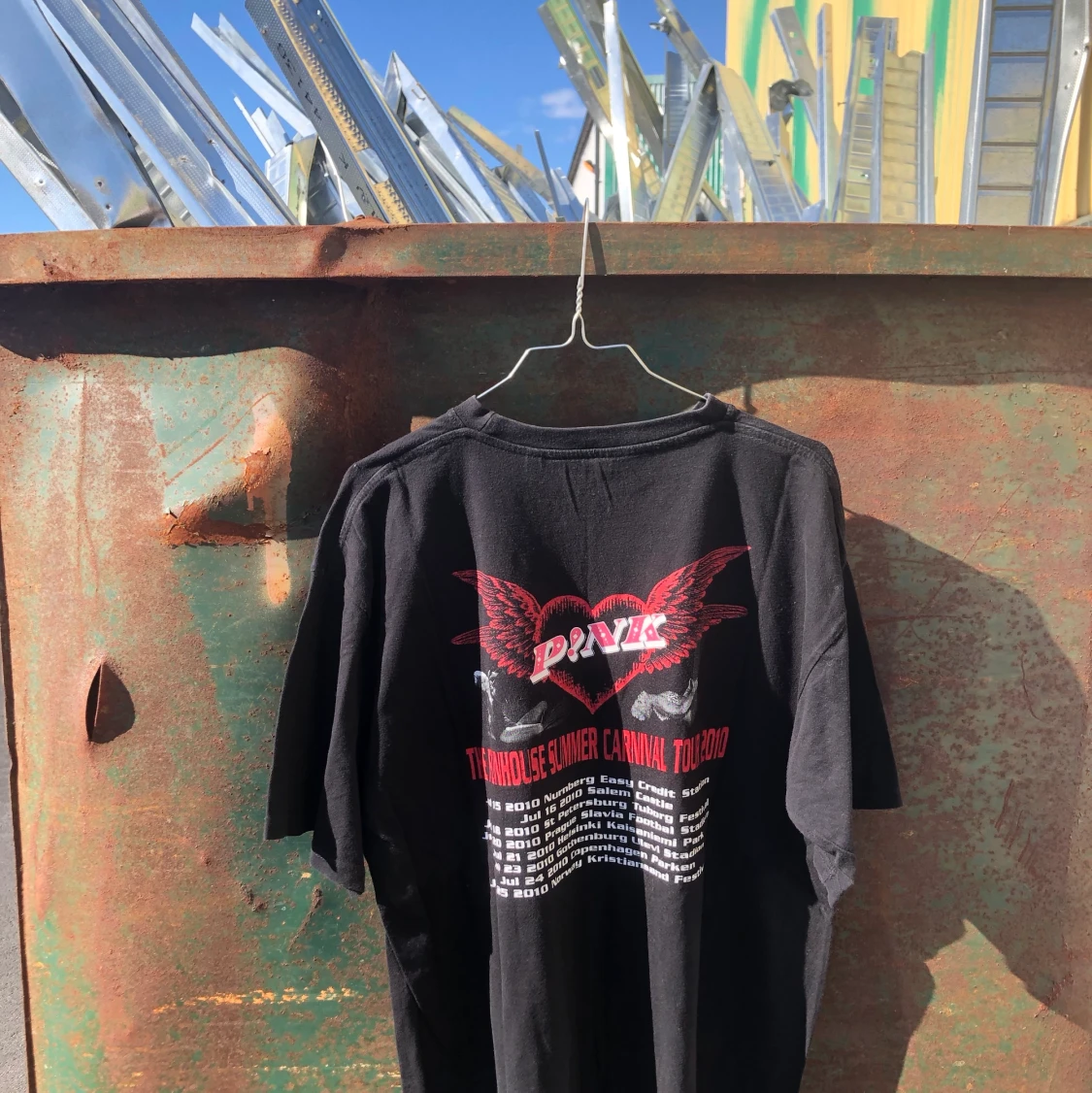 PINK TOUR TEE!! 💽💽 - 90