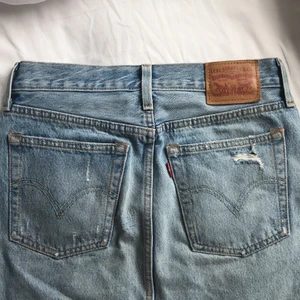 Jeanskjol levis🌸 - Jättefin jeanskjol från levis🌸 bra skick, storlek 25 passar även 26🦋🦋