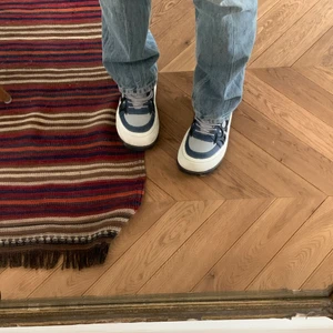 Eytys skor - sonic - Ett par skit coola Eytysskor i bra skick. De är i strl 38 och köptes för 2400kr. Skriv privat ifall du vill ha fler bilder. Pris kan diskuteras. Köparen står för frakt